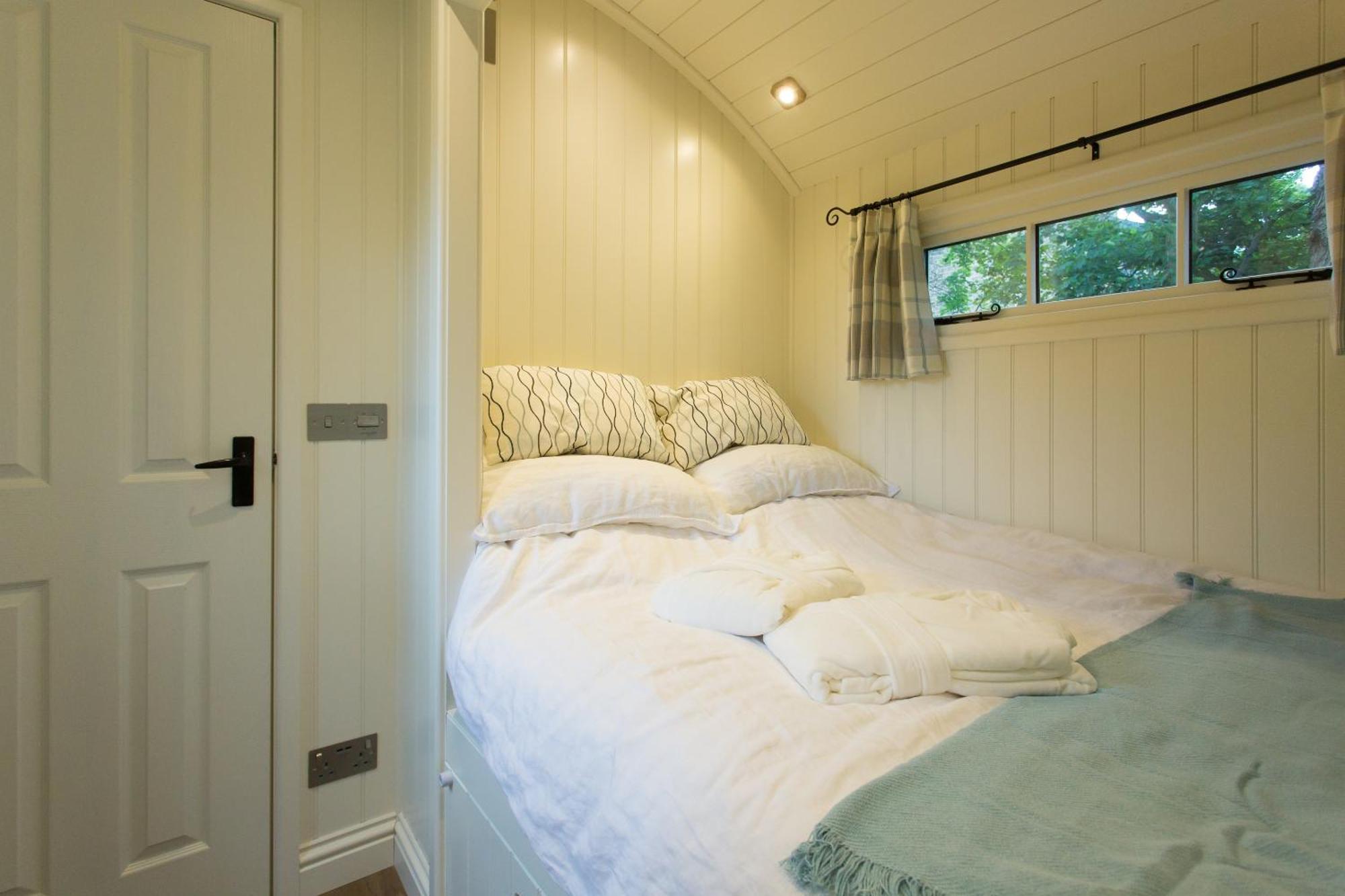 The Bailey Shepherd'S Hut And Holiday Cottage Скиптон Экстерьер фото